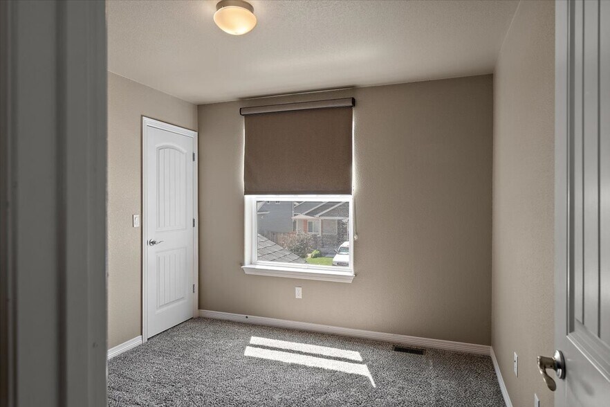 Building Photo - 6137 Popper Dr