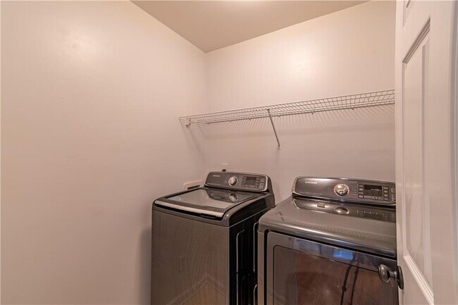 Building Photo - 651 Briarleigh Way