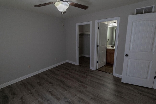 Building Photo - 4700 Dehaven Dr