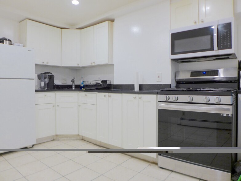 Building Photo - 860 Huntington Ave