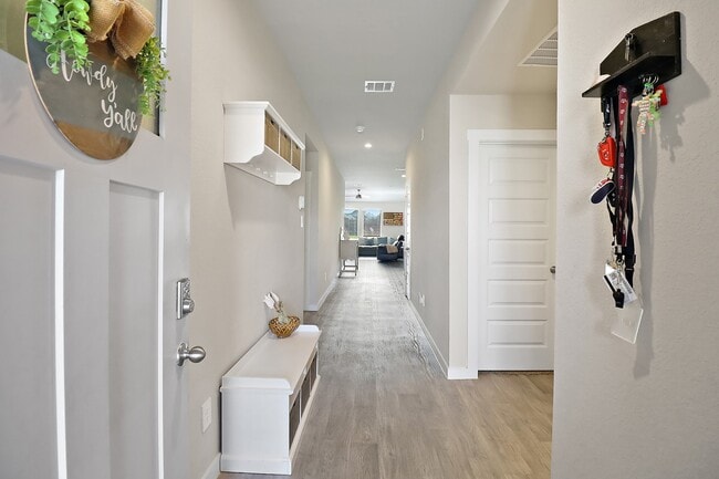 Building Photo - 127 Walnut Hl Ct
