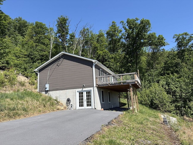 Building Photo - SINGLE FAMILY HOME