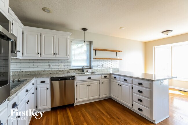 Building Photo - 819 Trailway Dr
