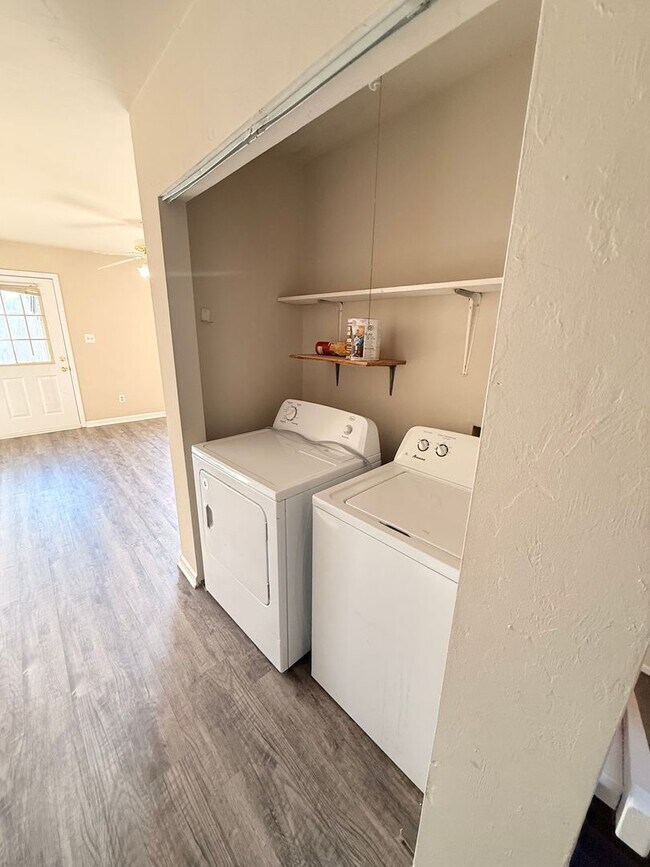 Building Photo - 1319 Airport Dr