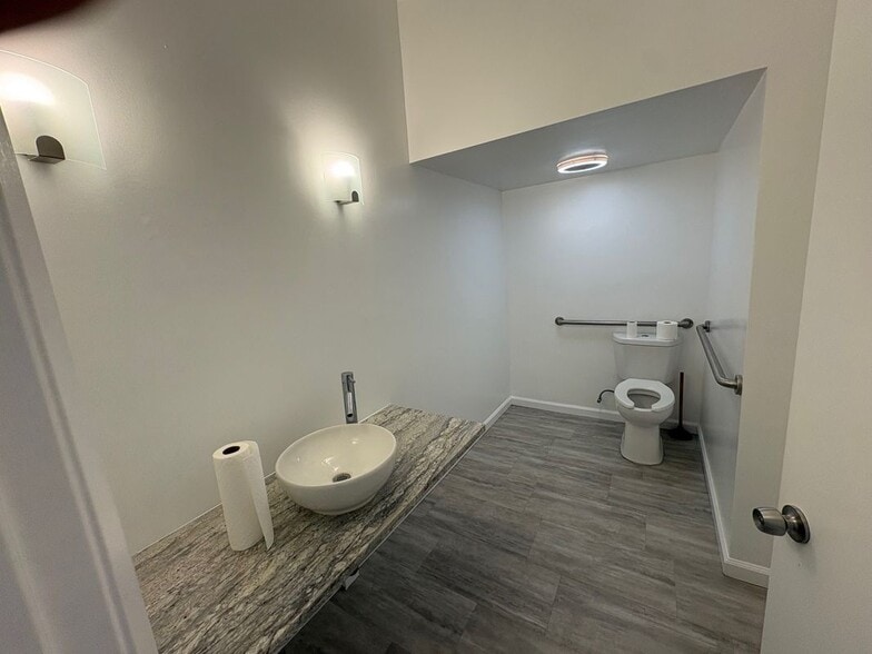 Building Photo - 1817 W Beverly Blvd