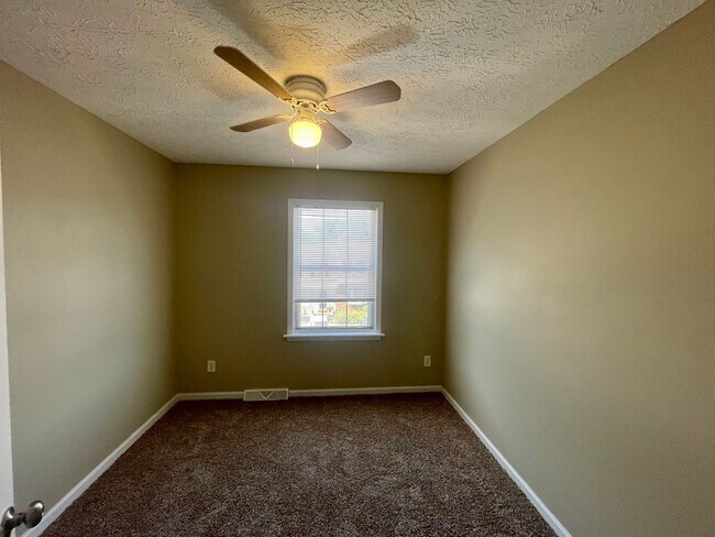 Building Photo - 1450 Ashbourne Dr