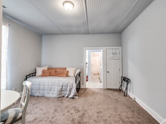 Building Photo - 1720 NW 30th St