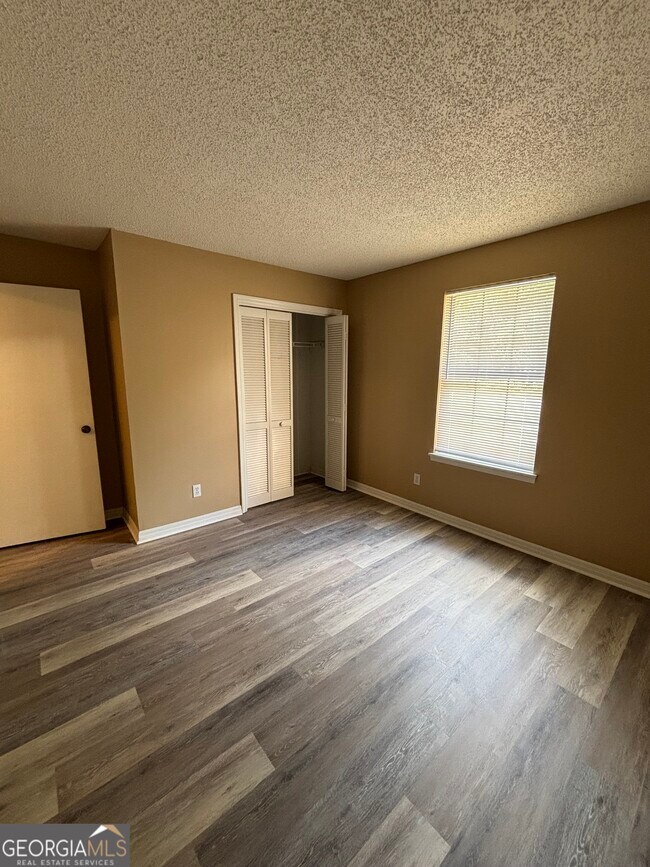 Building Photo - 207 Admiral's Walk Dr