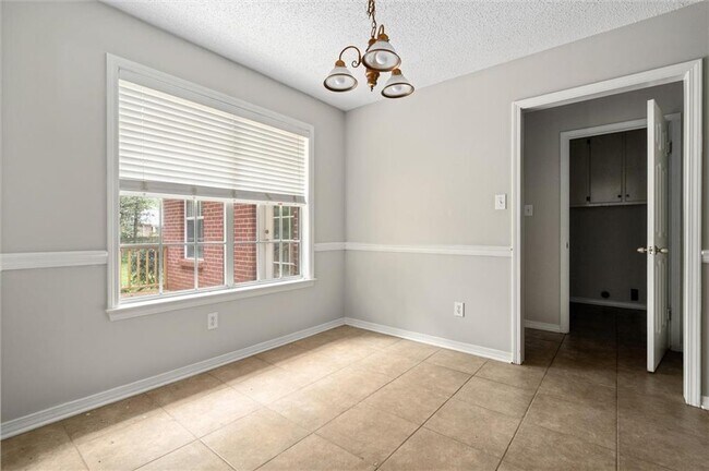 Building Photo - 10020 Silverthorne Ct