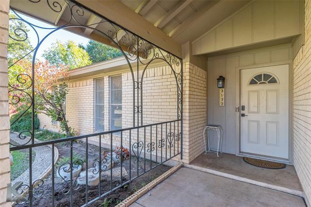 Building Photo - 3133 Primrose Dr