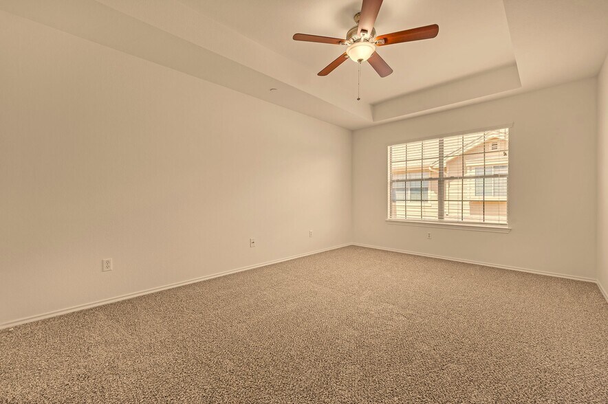 Second family bedroom - 9201 Brodie Ln