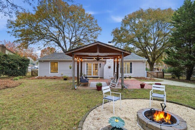 Building Photo - 7417 Shadowlake Dr