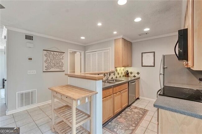 Building Photo - 8 Arpege Way NW