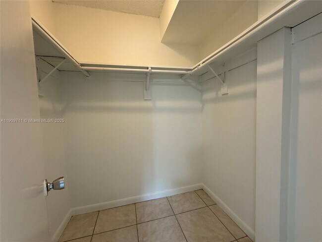 Building Photo - 2920 SW 28th Terrace