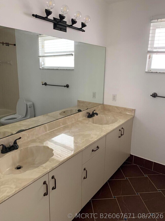 Building Photo - 10837 Palm Spring Dr