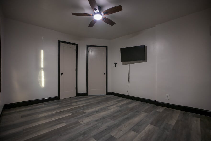 Building Photo - 111 E Garwood Ave