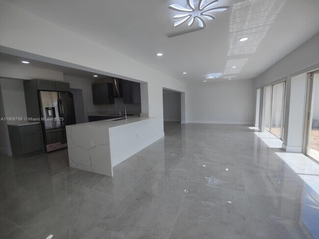 Building Photo - 5109 Banyan Ln