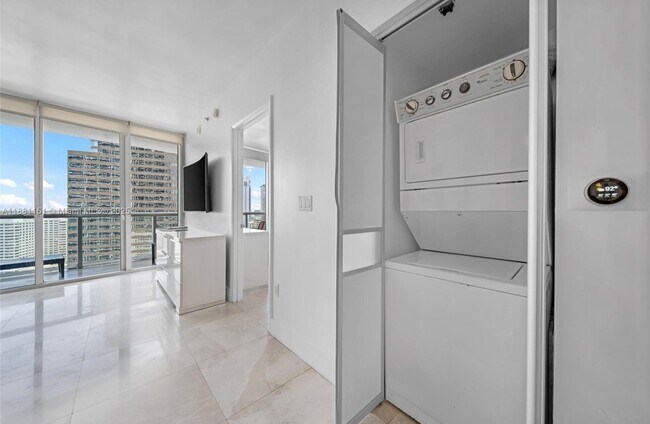 Building Photo - 485 Brickell Ave