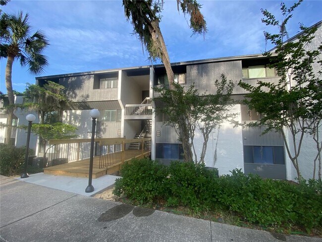 Building Photo - 2712 SW 14th Dr