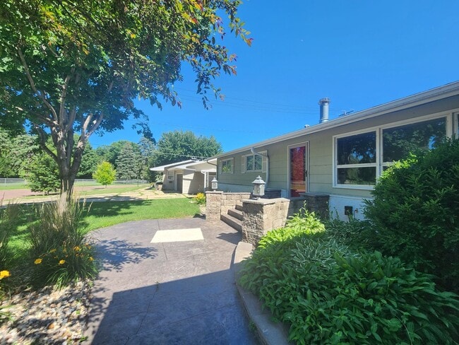 Building Photo - 805 E 32nd St