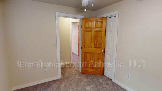 Building Photo - 420 Old Buckeye Cove Rd
