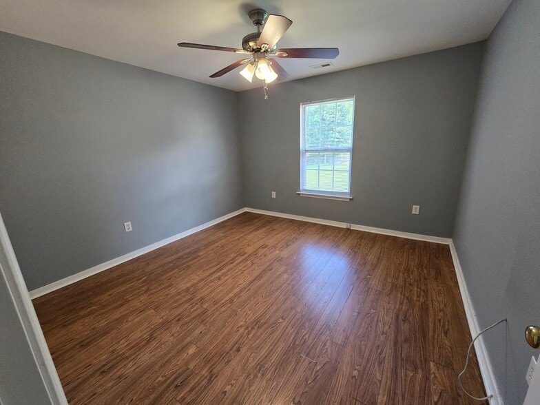 Building Photo - 15200 Fern Hollow Ct
