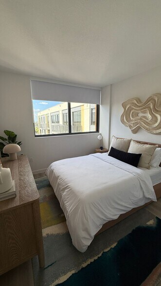 Building Photo - 951 NW 40th Ave