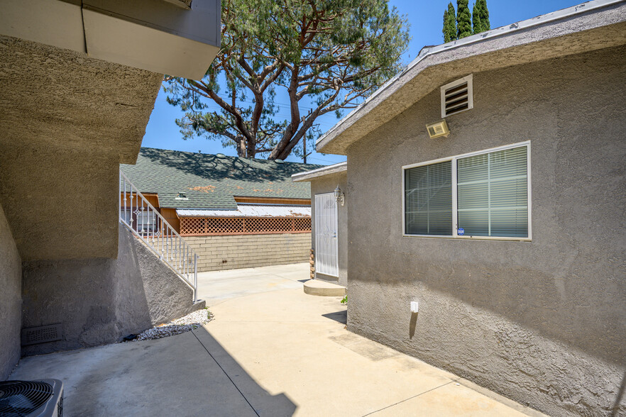 Building Photo - 720 W California Ave