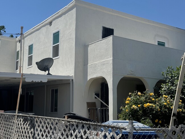 Building Photo - 516 W 109th St