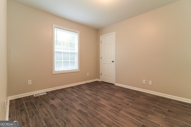Building Photo - 39 Mountain View Dr