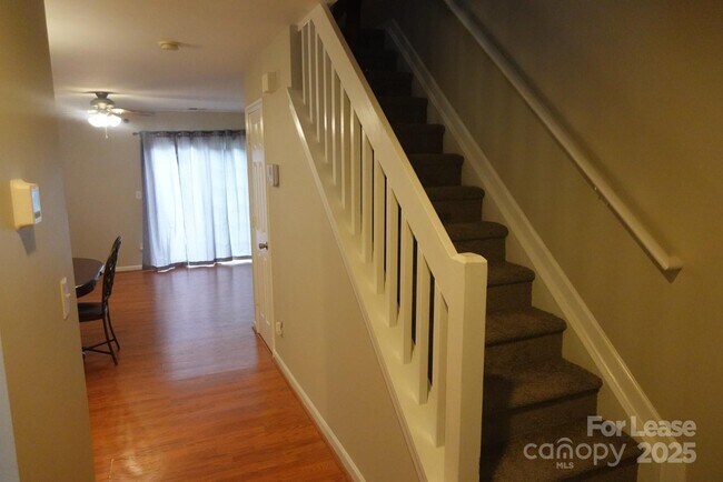 Building Photo - 1725 Forest Side Ln