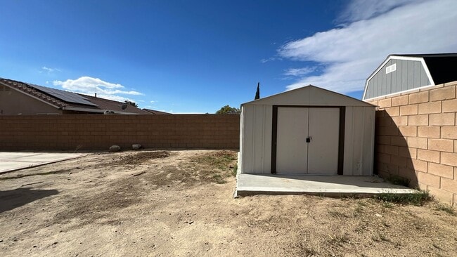 Building Photo - East Lancaster Home