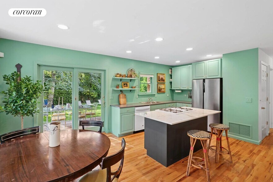 Building Photo - 176 Bridgehampton Sag Tpke