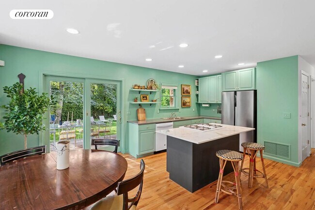 Building Photo - 176 Bridgehampton Sag Tpke