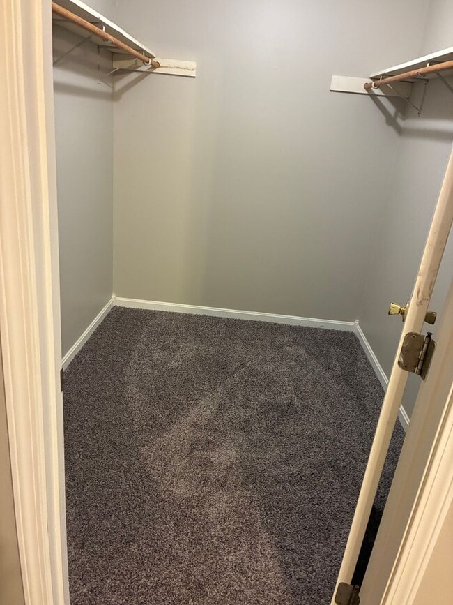 Building Photo - **NEW PRICE**   **New Paint**   **New Carpet**  Ready for YOU!!