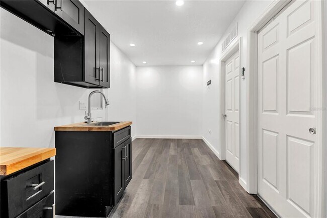 Building Photo - 907 Kristina Ct