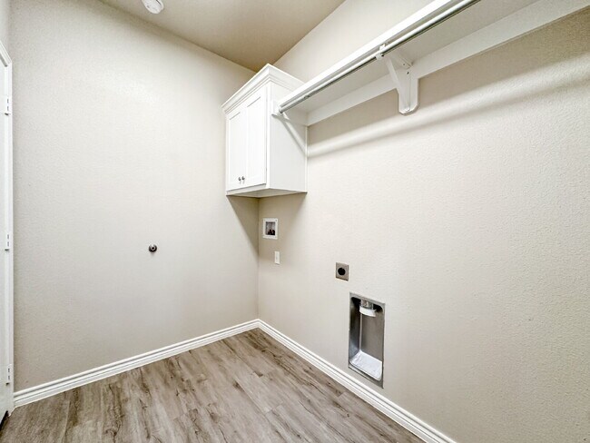 Building Photo - Newer Built 3/2/2 in Frenship ISD!