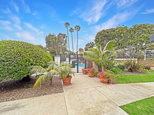 Building Photo - Beautiful 3BD/3BA Townhouse in Fashion Val...