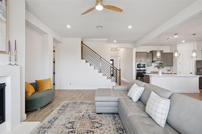 Building Photo - 6908 Empresa Dr