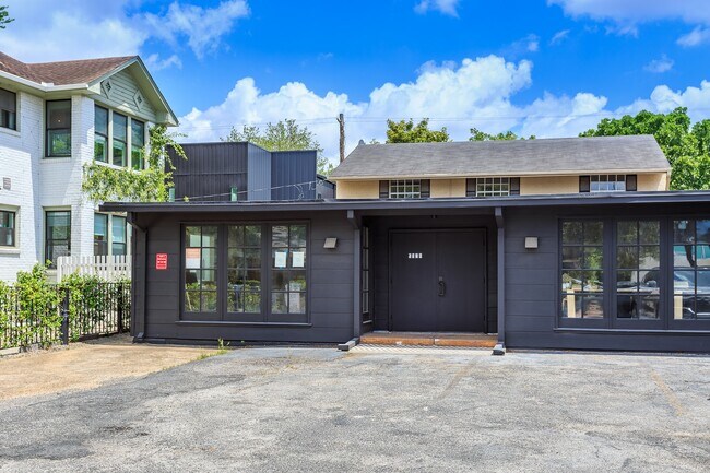 Primary Photo - 1420 W Alabama St