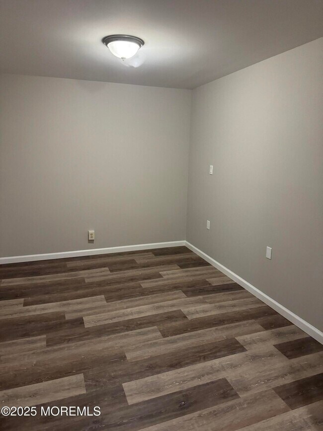 Building Photo - 28 Melrose Dr