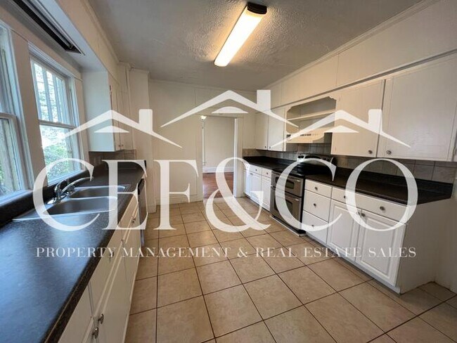 Building Photo - 2446 Wallace Ave