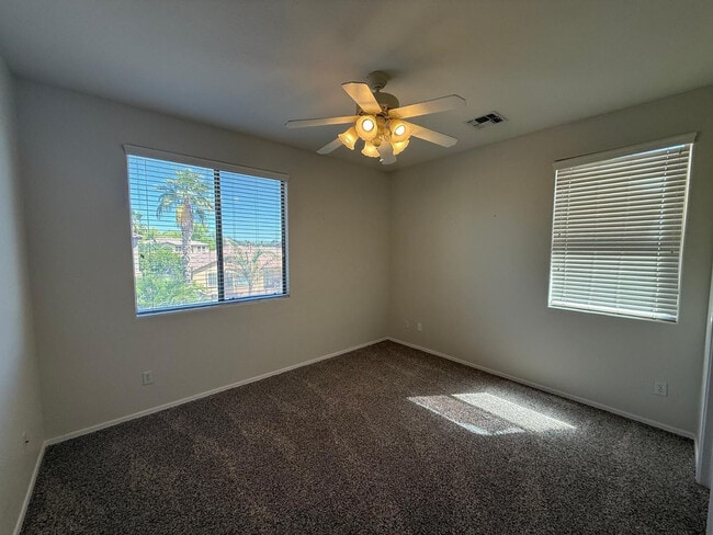 Building Photo - 906 W Glenmere Dr