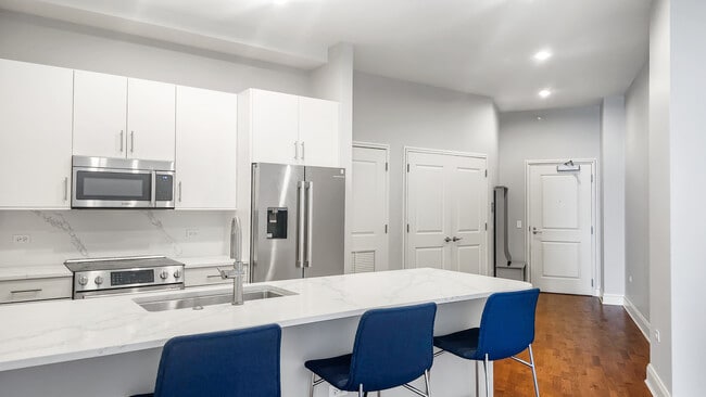 Building Photo - 850 N Lake Shore Dr