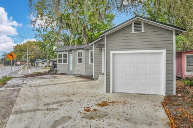 Building Photo - 2227 Blanding Blvd