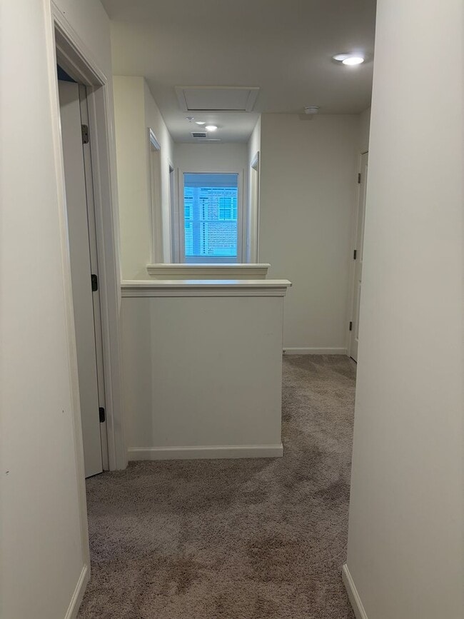 Building Photo - End-Unit Townhouse