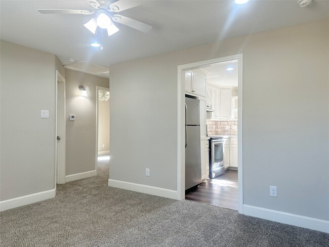 Building Photo - 415 7th Ave N