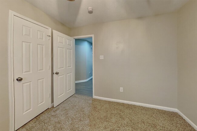 Building Photo - 16902 Canyon Ridge Ct