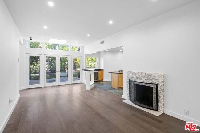 Building Photo - 10453 Holman Ave