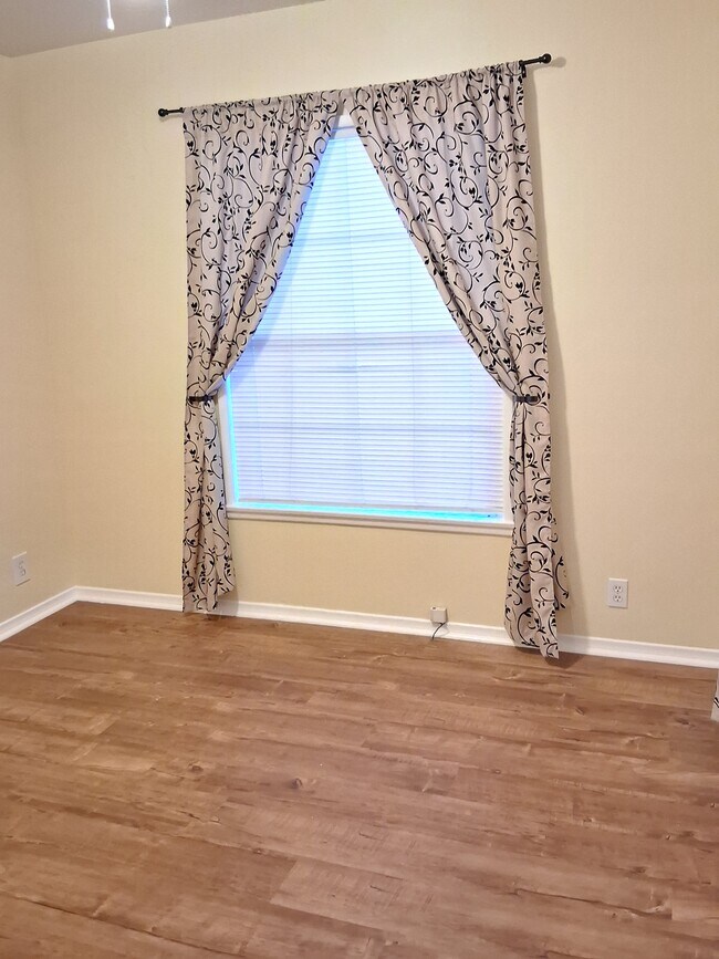 Building Photo - 2724 W Caldwell St